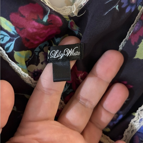 Vintage Lily White Floral Tank Top - Picture 4 of 10